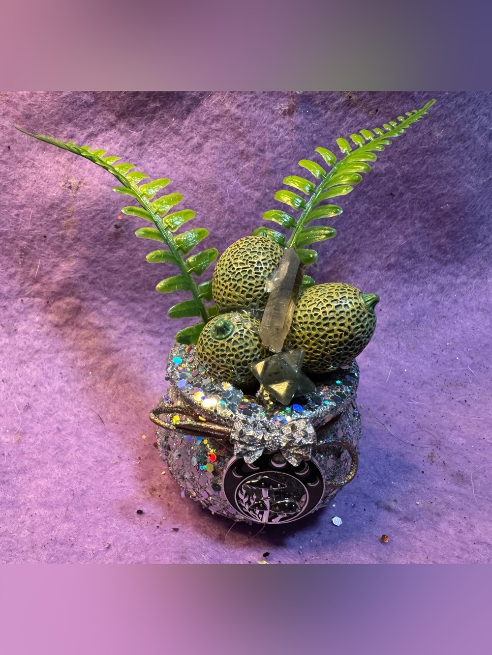 Decorative Green and silver mini cauldron Accent with Faux Ferns/kiwis